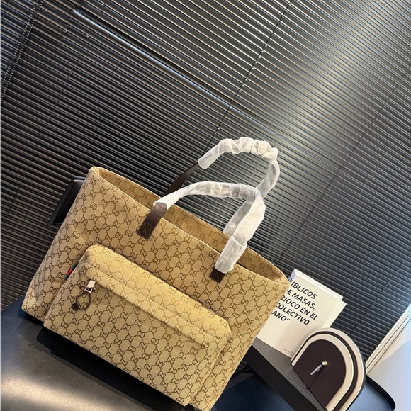 Gucci Tan Monogram Canvas Tote - Picture 2 of 9